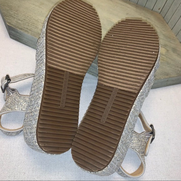 Lucky Brand Grey Platform Sandal w/Buckle Closure 6.5M/37 - Picture 7 of 9